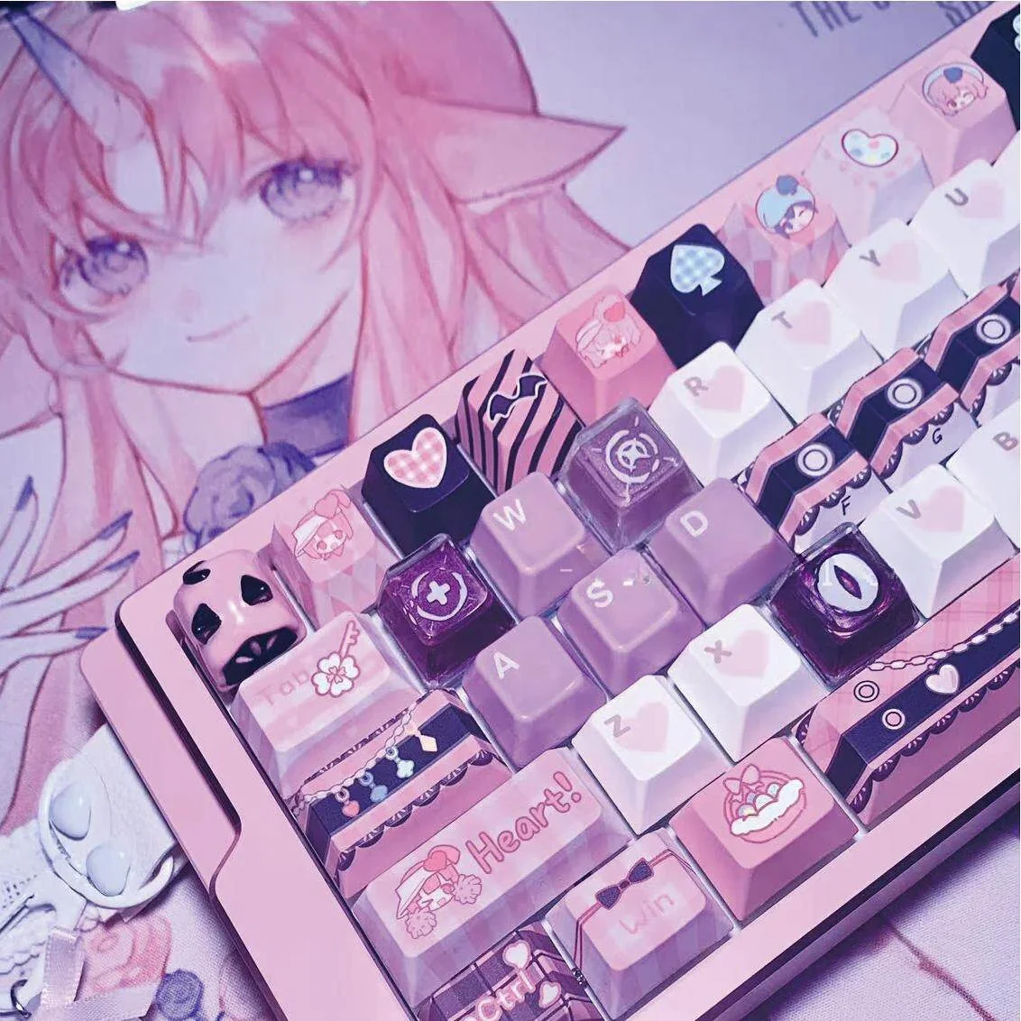 Close-up of the exquisite, Valorant: Reyna Skill Artisan Keycaps, showcasing its intricate, glowing fantasy design from a unique designm.