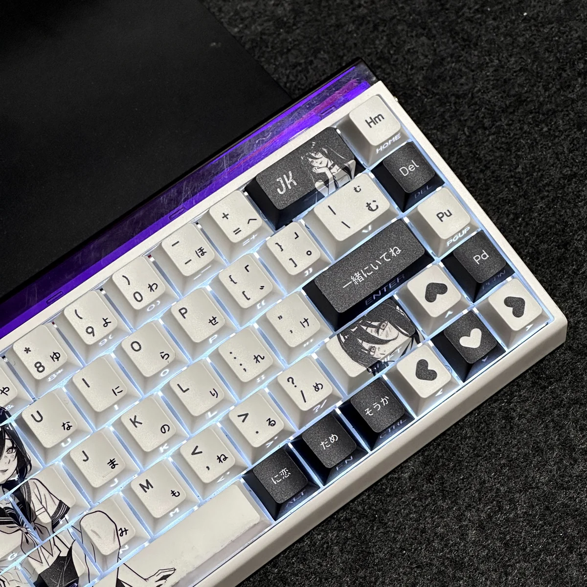 Detailed side view of the Reze Keycaps Set, showcasing the explosive Chainsaw Man design and vibrant side-lit PBT legends. An artistic enhancement for your keyboard.