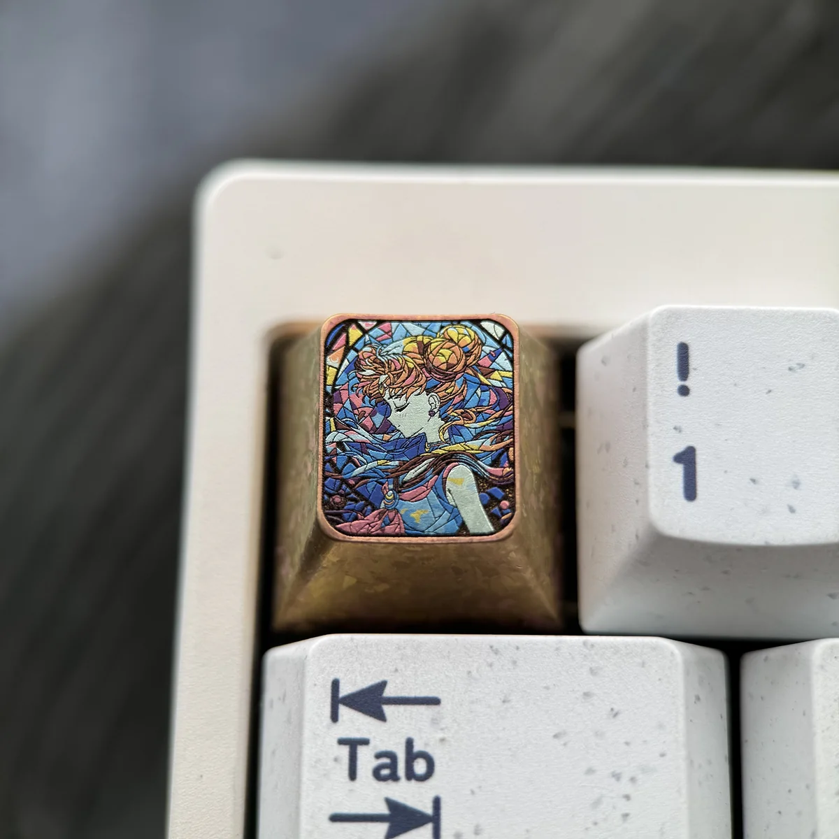 Sailor Moon: Usagi Tsukino Titanium Keycap. Showcases iconic anime artistry with a unique shattered glass titanium finish, a cosmic masterpiece.