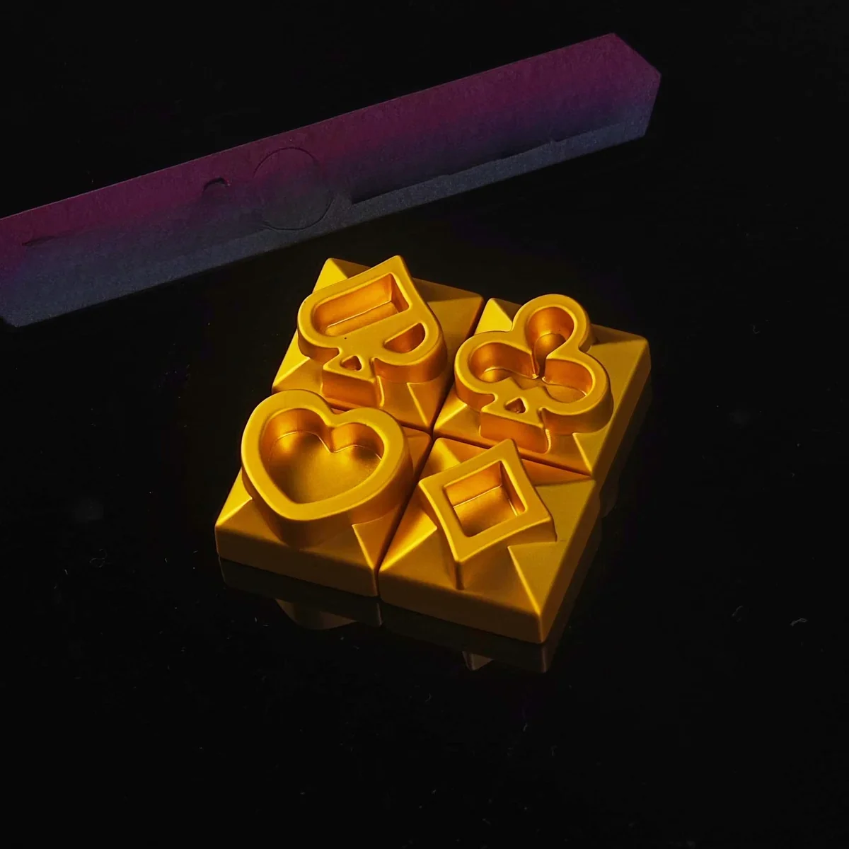 Experience the premium feel of this durable poker suits keycap, showcasing sleek metallic finish and classic poker suit engravings for gaming enthusiasts.