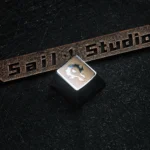 Premium Metal World of Warcraft Faction Keycap. Detailed side view of the iconic Horde symbol, highlighting its striking metallic finish and premium setup.