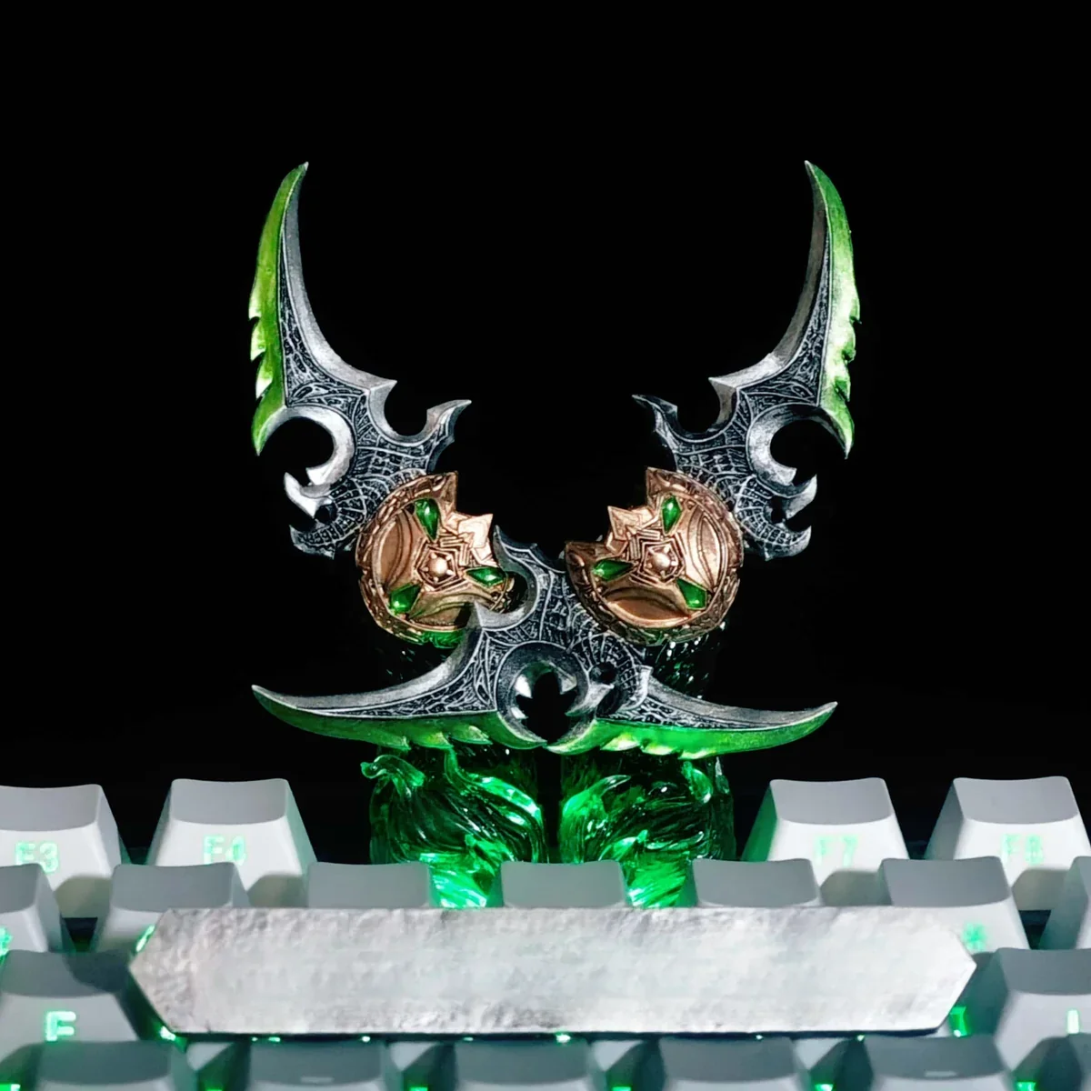 Detailed view of the artisan Warglaives of Azzinoth World of Warcraft keycap, showcasing its hand-painted metallic finish and dark fantasy design.