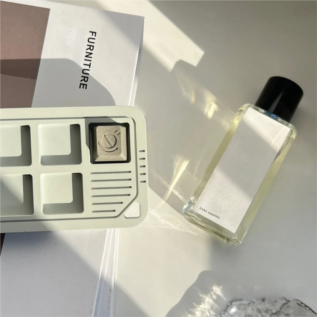 Artistic Anti-Clock keycap, a premium CNC machined aluminum alloy R4 artisan with intricate steampunk clockwork gears, perfect for custom keyboard.