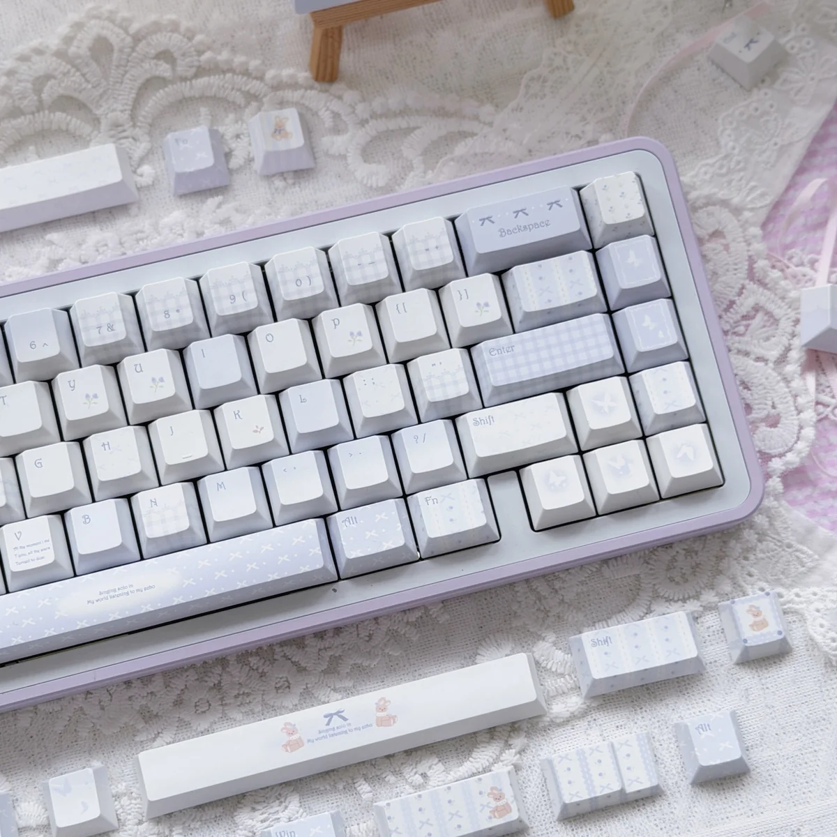 Bluesy Flower Keycaps PBT set gallery. Exquisite 'Flower Wall' artistic design, serene blue and white floral patterns from multiple angles.