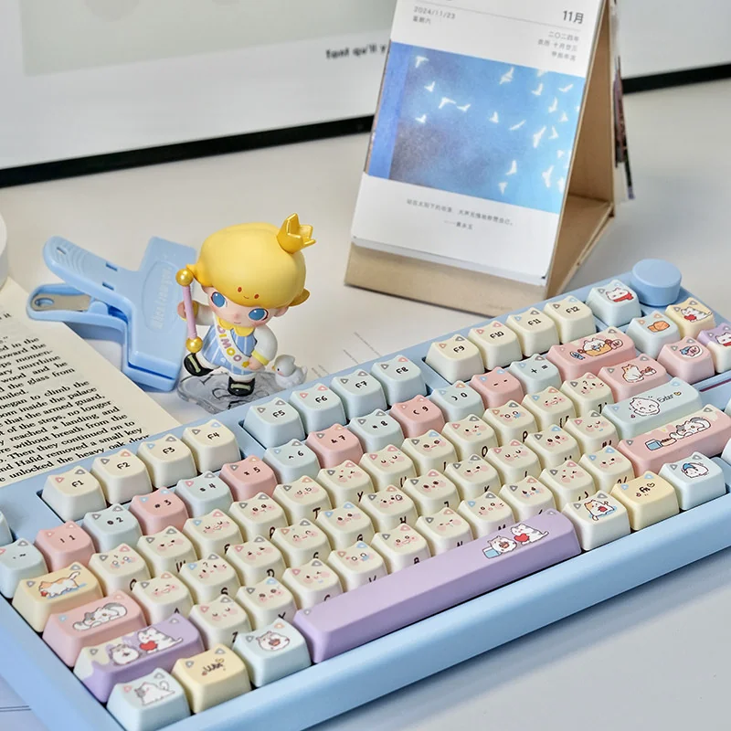 Adorable MAO Cat Hide-and-Seek PBT keycap set with playful peeking cat designs and clean legends, perfect for a fun keyboard.