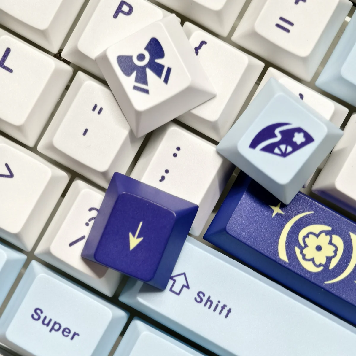 Detailed artistic shot of the Egret Keycap Set, highlighting durable PBT, full dye-sublimation, graceful egret motifs, and tranquil East Asian art.