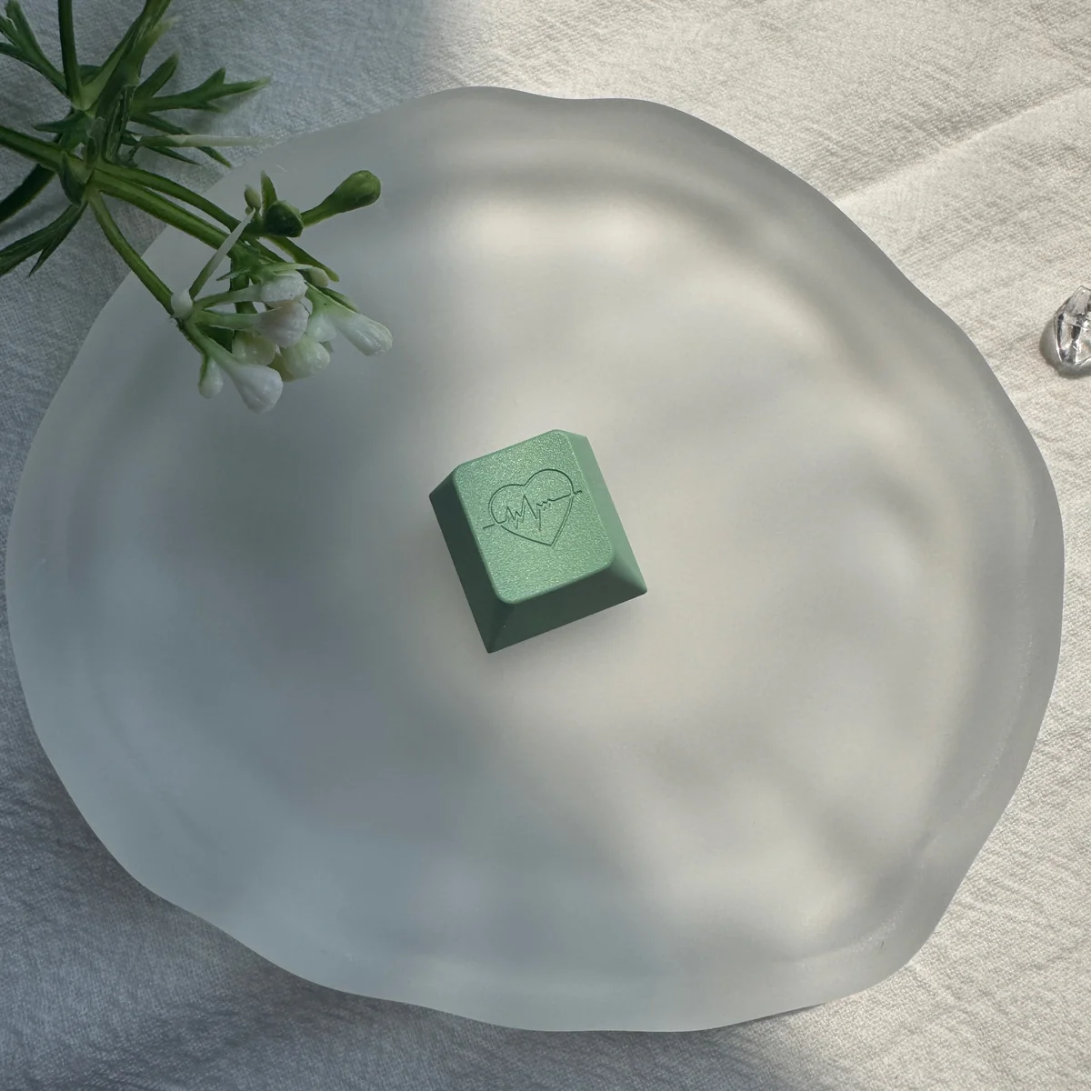 Premium limited edition green heart aluminum R4 keycap, beautifully crafted. This elegant heart accent keycap features a romantic design and metallic design.