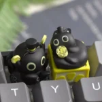 Exclusive Lord of Mysteries Klein Cat artisan keycap. Hand-sculpted resin art, depicting Klein Moretti with mystical gold accents.
