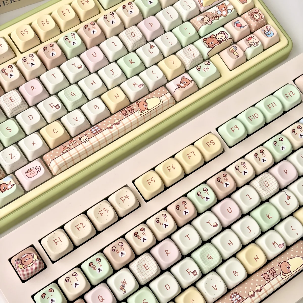 Rilakkuma and Kaoru: Rilakkuma Series Keycap Set in a complete set, showcasing various profiles and playful character designs for a cozy, comforting desk.