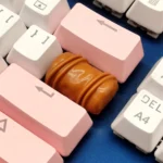 Artisan caramel chocolate resin keycap, handcrafted with a smooth, inviting finish, perfect for unique dessert-inspired keyboard personalization.