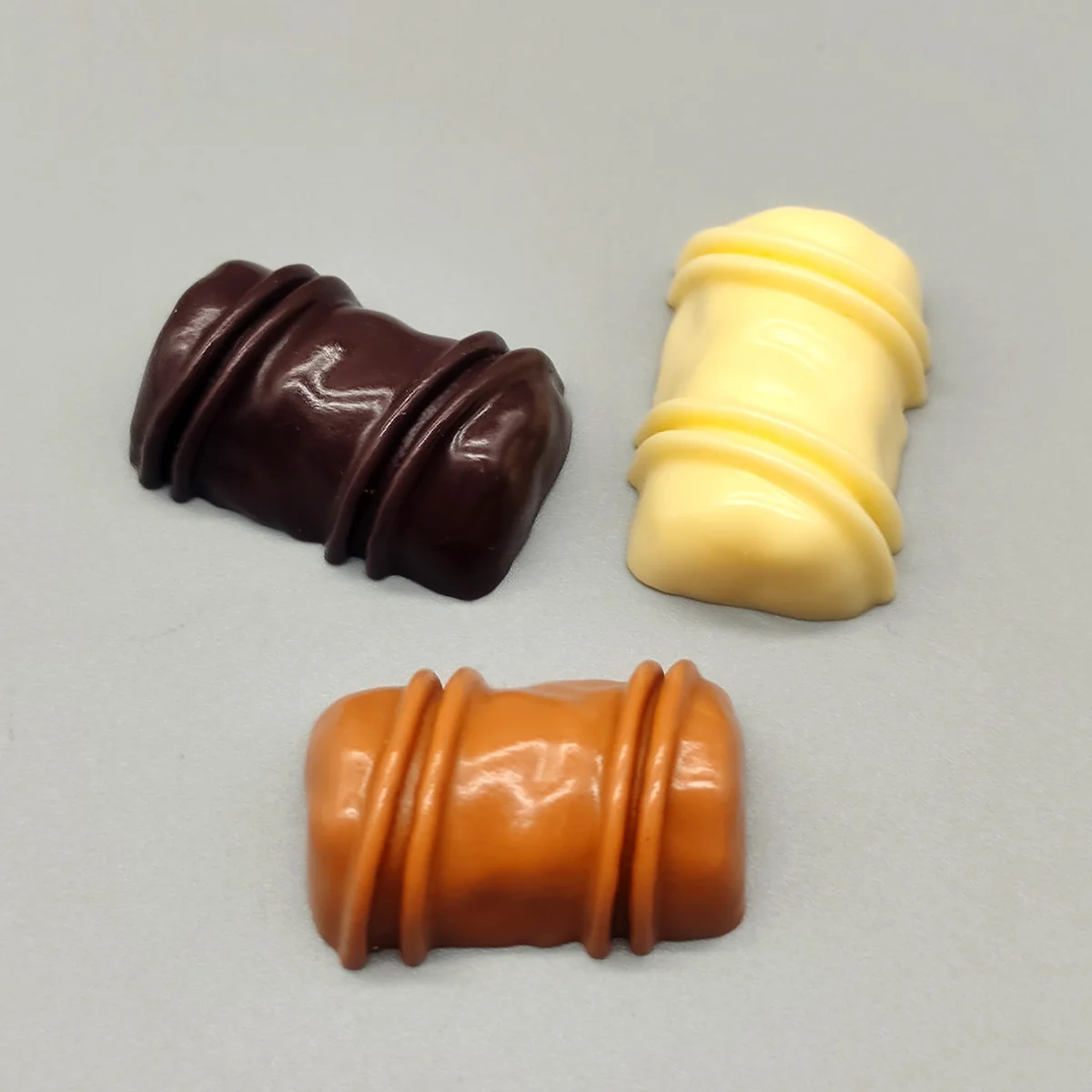 Artisan chocolate keycap for showcasing rich, handcrafted resin with warm, dessert-inspired colors for unique keyboard personalization.