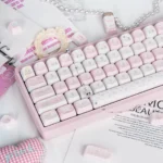 Elegant Ballet Poetry PBT Dye-Sublimated Keycap Set. Soft pastel Ballet PBT Keycaps with delicate ballet motifs and graceful artistic lines.