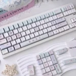Cozy Bear Home 134-key MDA keycap set featuring charming bear characters and warm home elements. Adorable custom keycaps for a playful keyboard.