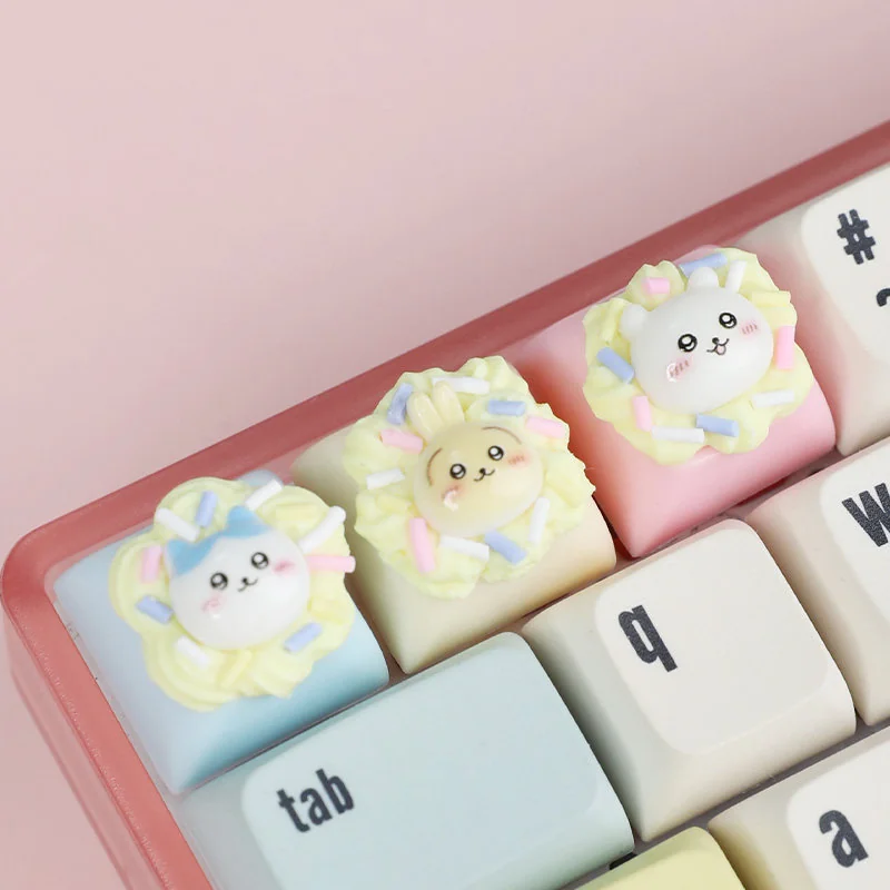 Adorable handcrafted Chiikawa cream tart artisan ESC keycap featuring a whimsical pastel Chiikawa character.