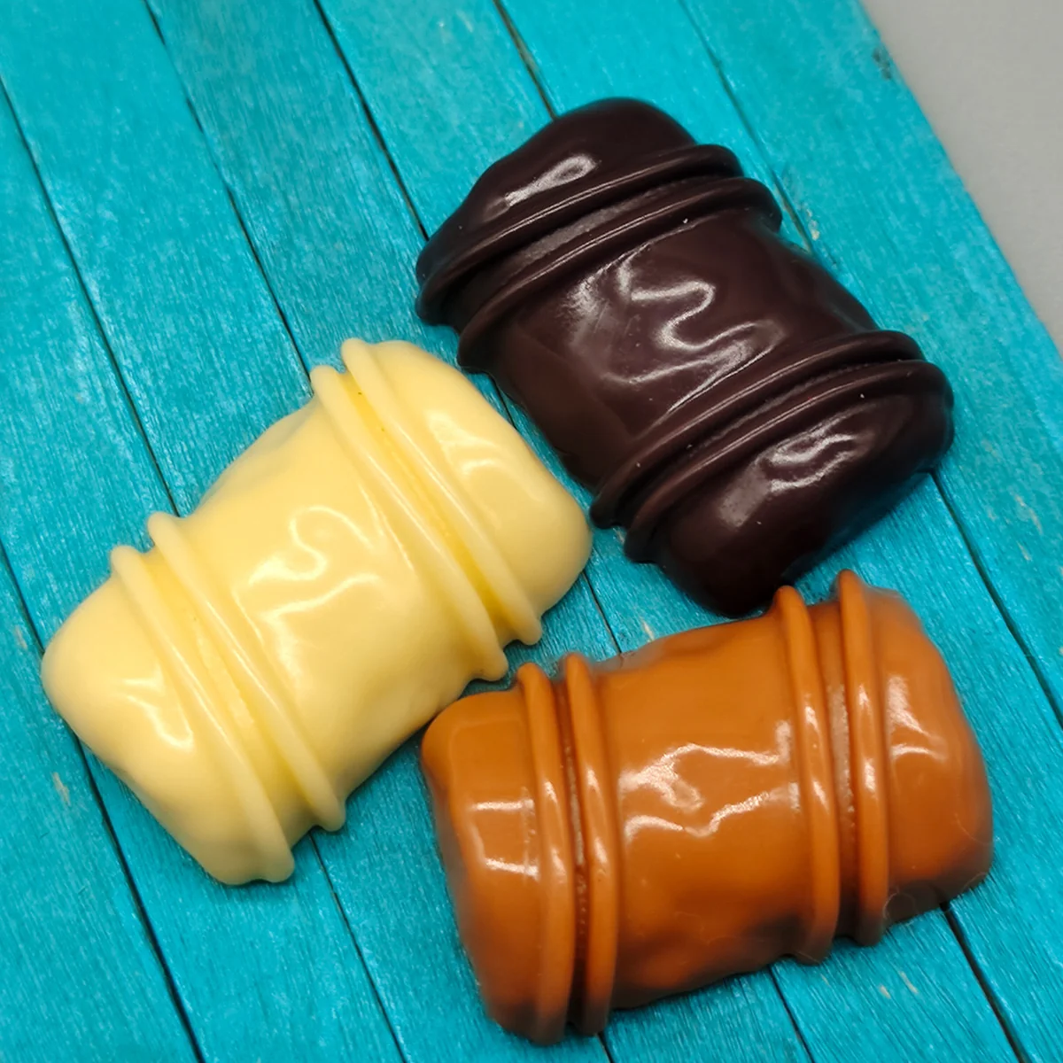 Artisan Chocolate Keycap, handcrafted from smooth resin, depicts rich gourmet chocolate with caramel swirls. A delectable, artistic keyboard accent.