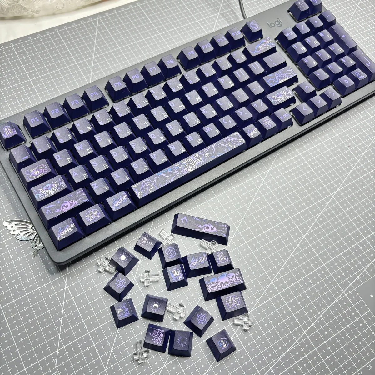 Yog-Sothoth keycaps set, displaying cosmic horror symbols and dark mystical designs from a unique artistic angle.
