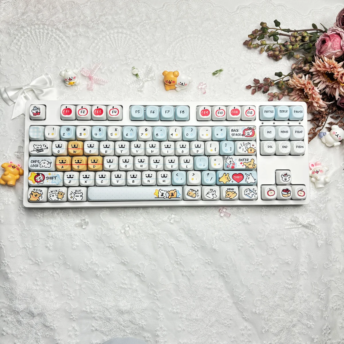 Main image of an adorable Maltese dog PBT MOA keycap set, showcasing charming dog illustrations with playful apple accents for a cute keyboard.