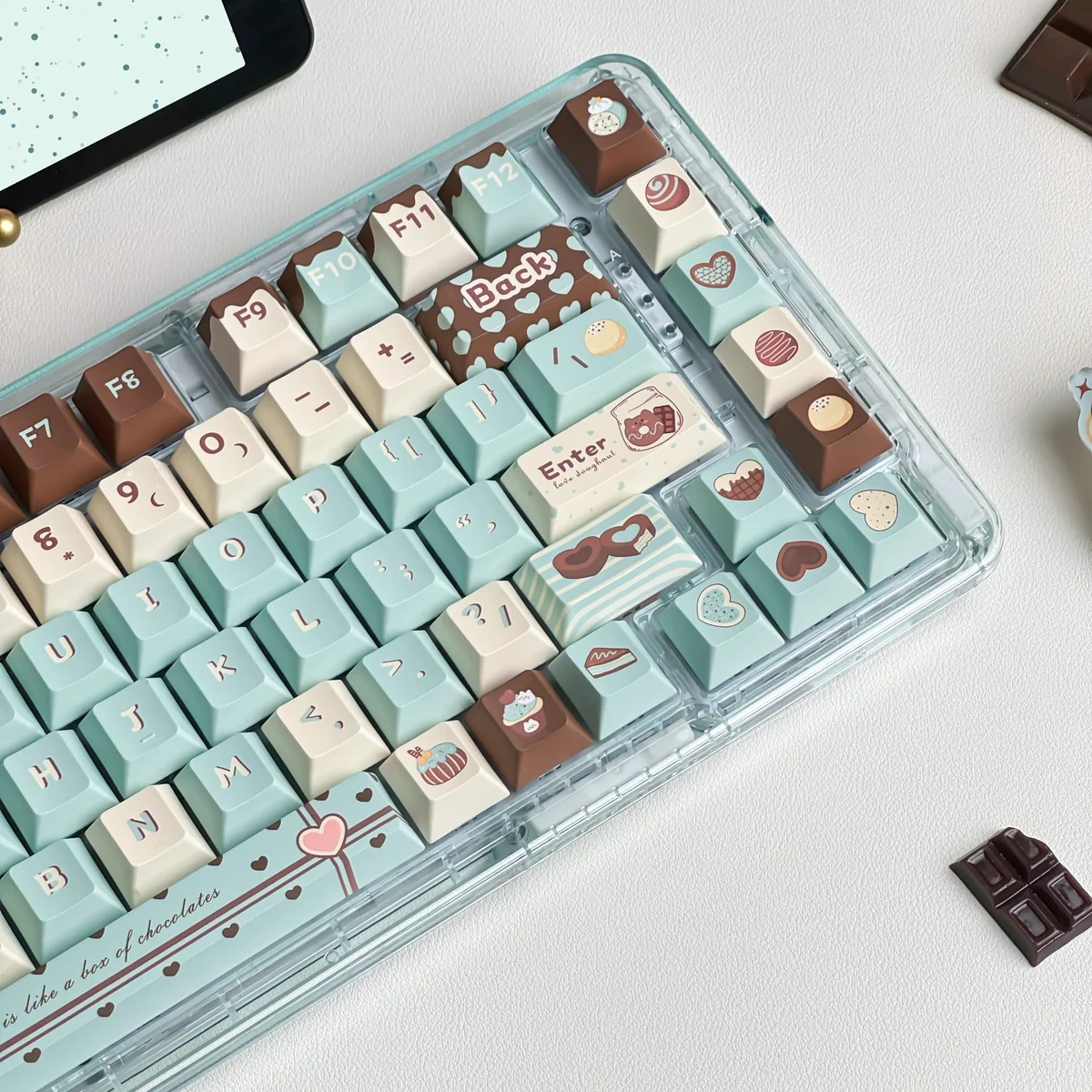 Premium Mint Chocolate PBT Dye-Sub Keycaps Set. Inviting mint green and warm chocolate brown evoke a sweet, comforting aesthetic.