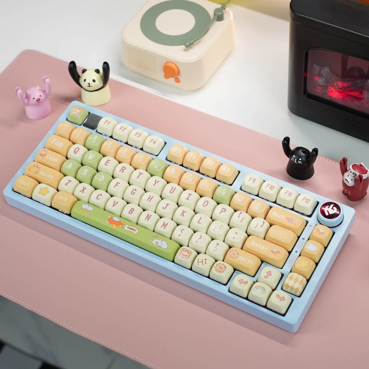 Adorable Pig Pilot PBT MOA Keycap Set, featuring playful pig pilots in aviation gear on a unique MOA profile. Brings aviation fun.