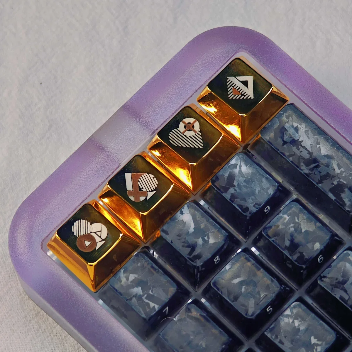 Luxury gold poker keycap for arrow keys, featuring gilded card suits on a premium metallic finish, enhancing gaming setup opulence.