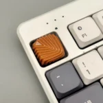 Chocolate resin low-shaft keycap with a delectable caramel shell pattern. This handcrafted piece embodies dessert-inspired aesthetics for a premium keyboard setup.