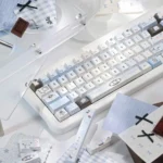 Explore a new angle of the unique Pixel Cat Sea Salt PBT Keycap Set, revealing charming pixel art cats and tranquil colors with nostalgic charm.