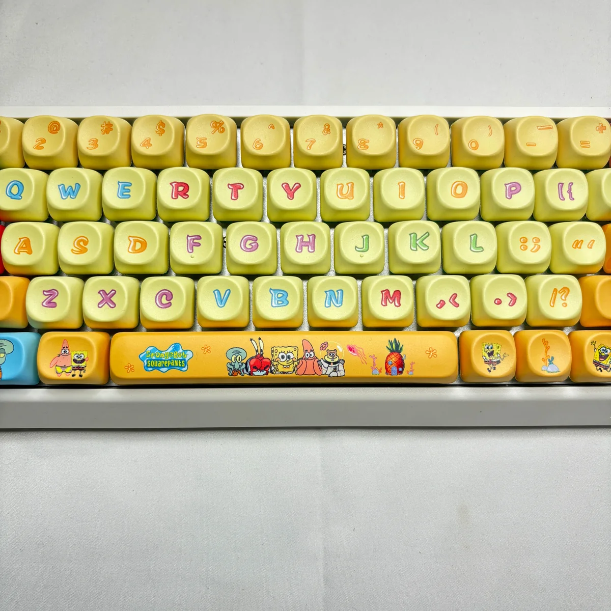 Layout view of the vibrant SpongeBob PBT Dye-Sub MOA Keycap Set, showcasing iconic characters and fun Bikini Bottom scenes on durable PBT.