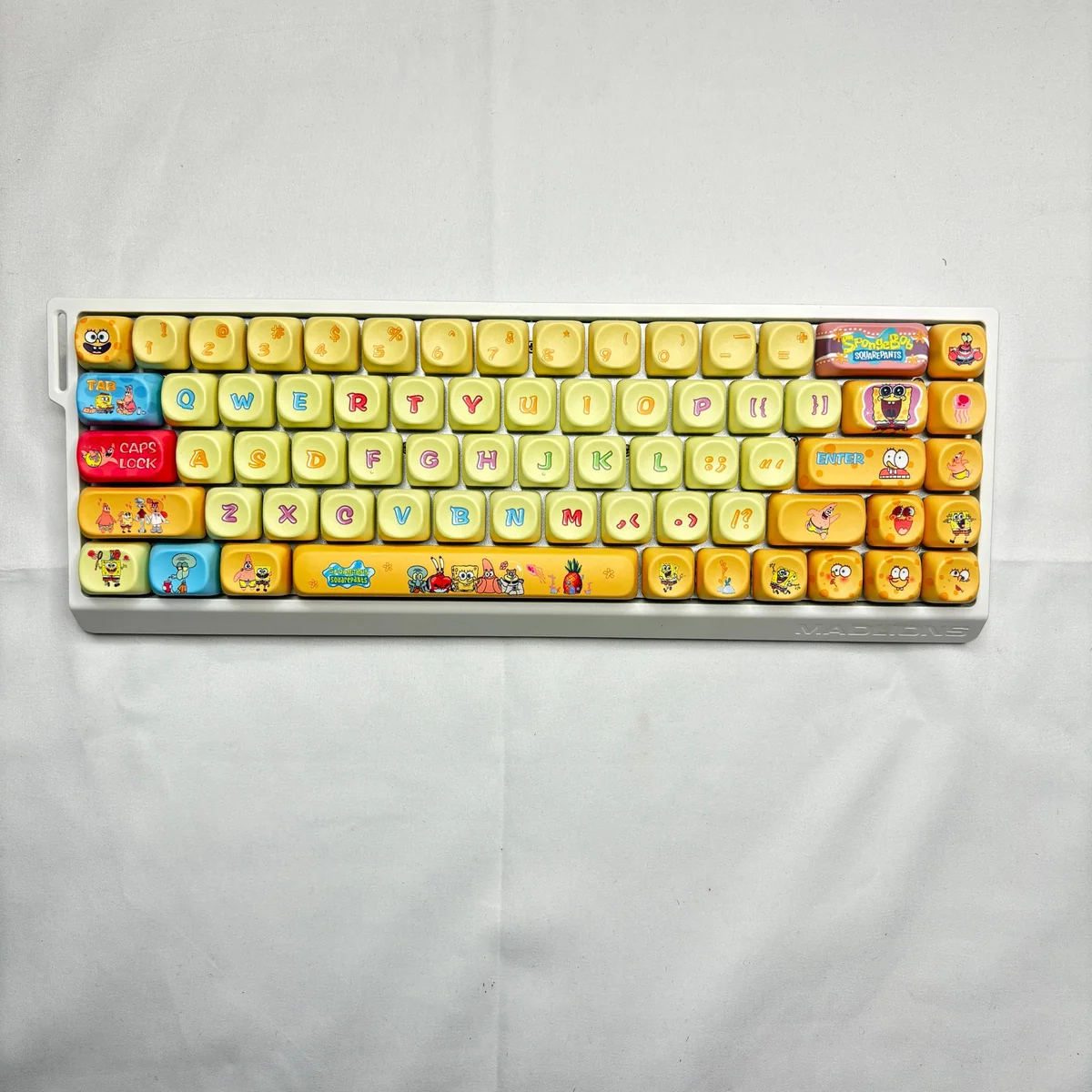 Iconic SpongeBob PBT Dye-Sub MOA Keycap Set displayed, bursting with vibrant characters and Bikini Bottom scenes, inviting you to dive into fun.