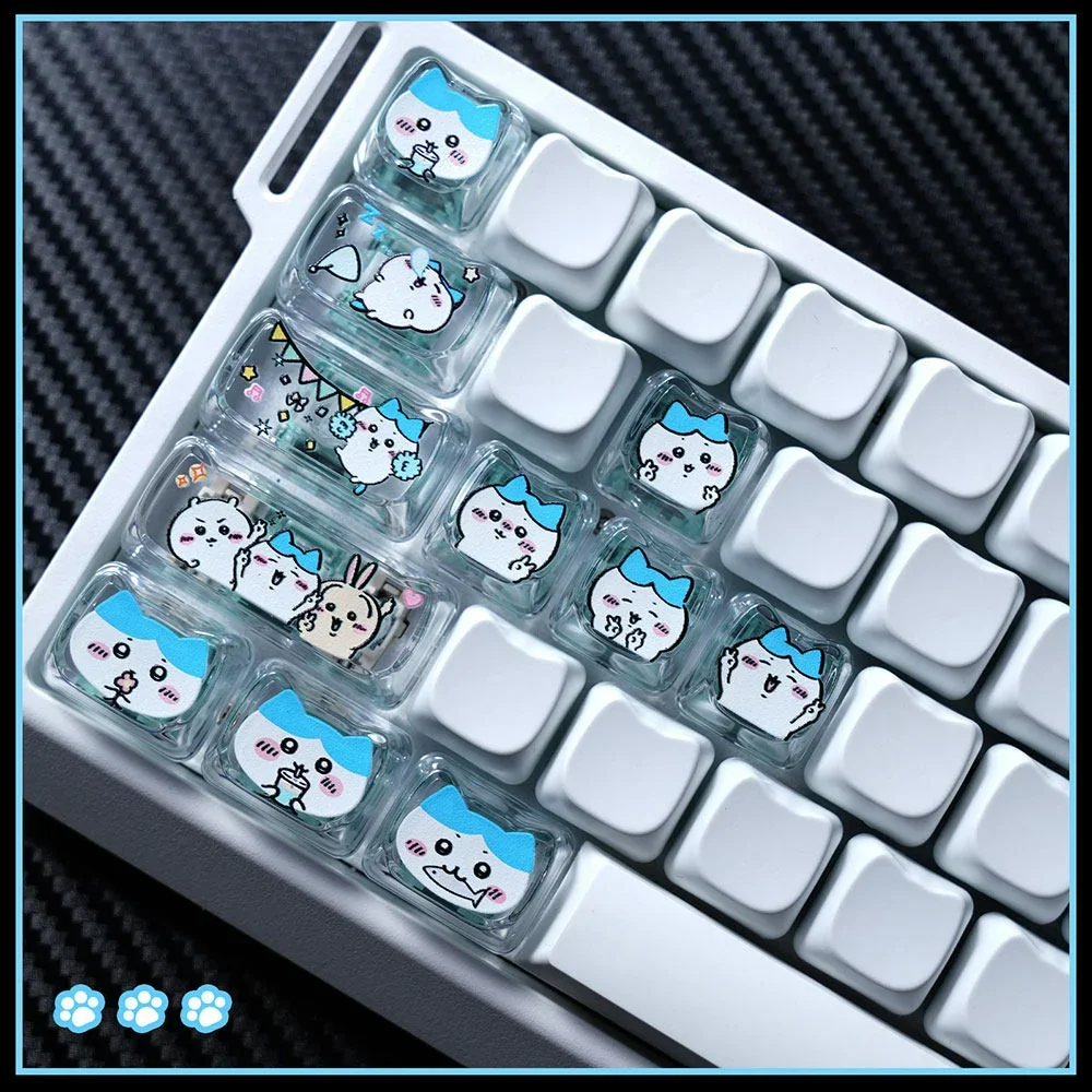 Adorable Chiikawa Hachiware MAO PC keycaps set. Charming Hachiware character and whimsical hearts offer playful keyboard personalization.