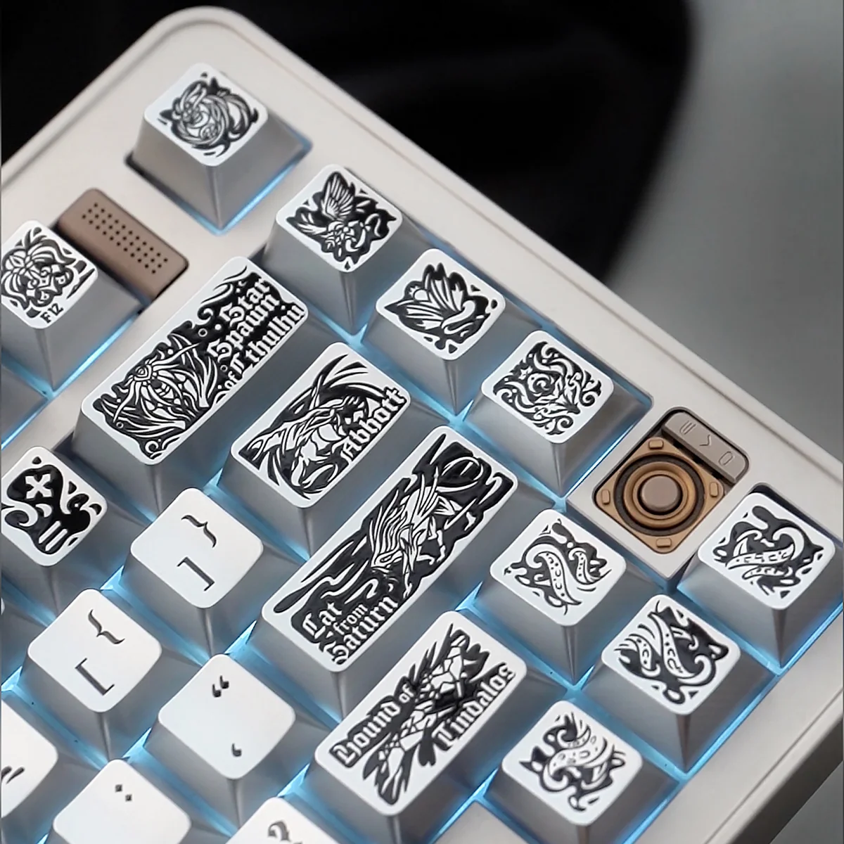 Cthulhu PBT keycaps set. Multiple views highlight tactile relief, metallic finish, and dark cosmic horror design with ancient mythical details.