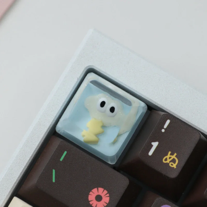 Handcrafted resin glitter Lightning Cloud keycap, dazzling with sparkling lightning and dreamy celestial clouds. An artistic, unique accessory.