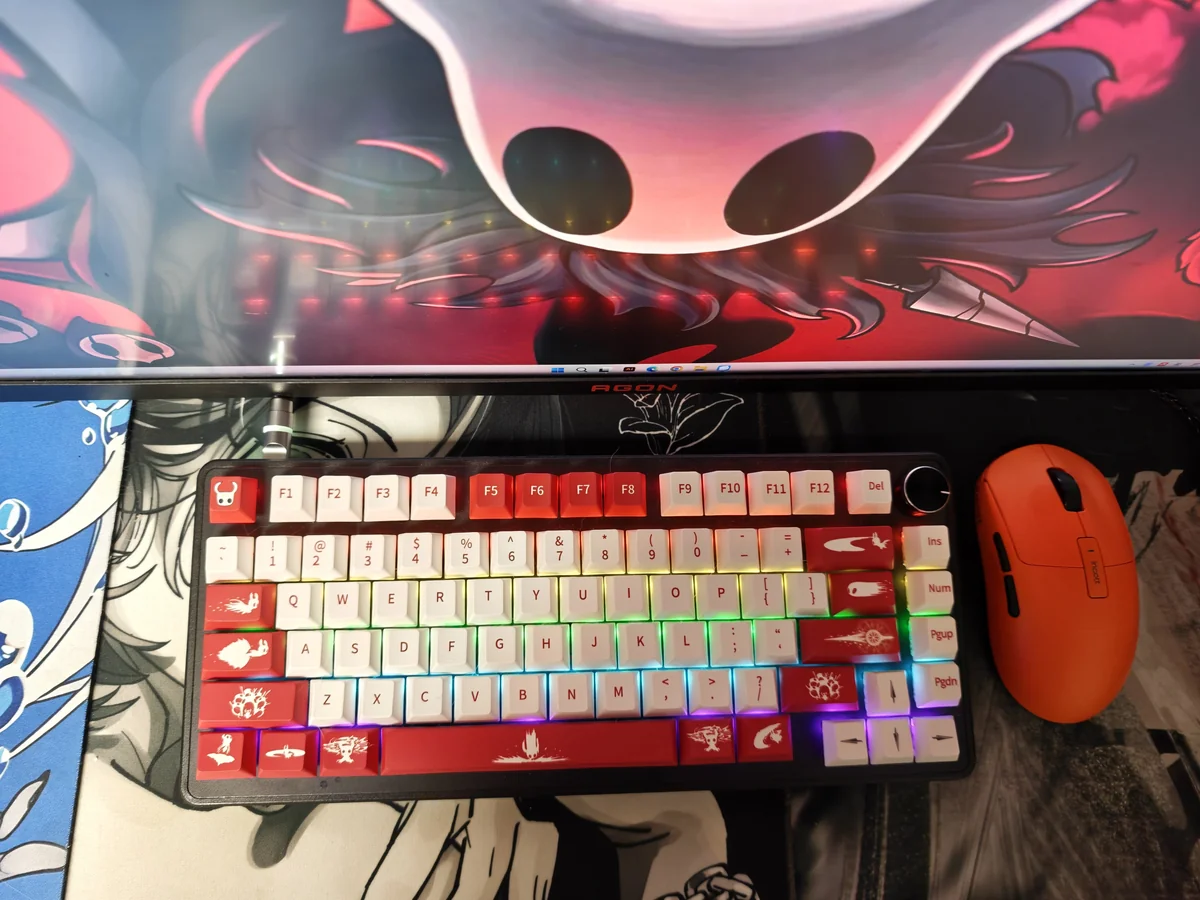 Exclusive Hollow Knight 'The Knight' PBT keycap Set, displaying its soulful Cherry profile and minimalist dark fantasy art from various angles.