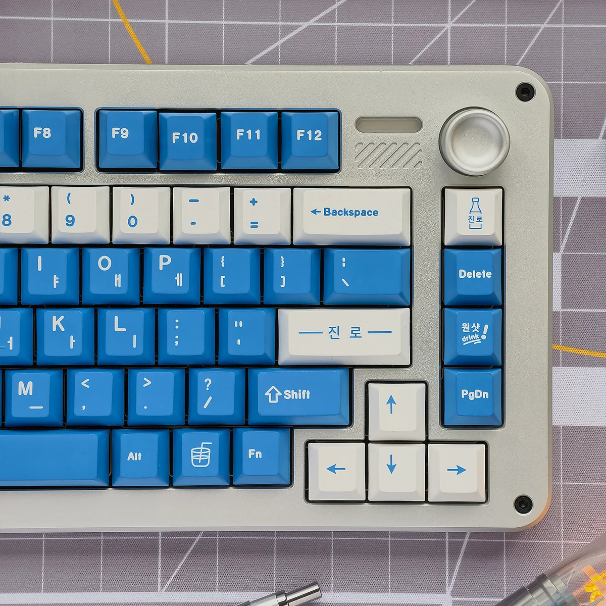 Close-up view of vibrant Soju Korean PBT keycaps set, highlighting the unique Korean legends and classic bottle-inspired design for a nostalgic design.
