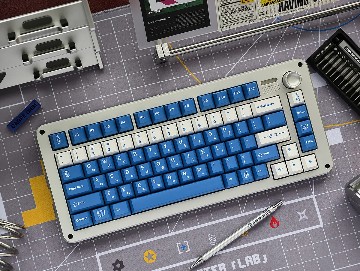 Vibrant Korean Soju PBT keycaps set with authentic Korean legends, creating a unique and artistic nostalgic desk aesthetic.