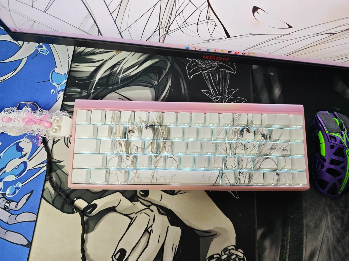 Line Art Keycaps Set: Side-Engraved Shine-Through TKL set shown in a gallery. Minimalist translucent keycaps glow subtly, revealing artistic designs.