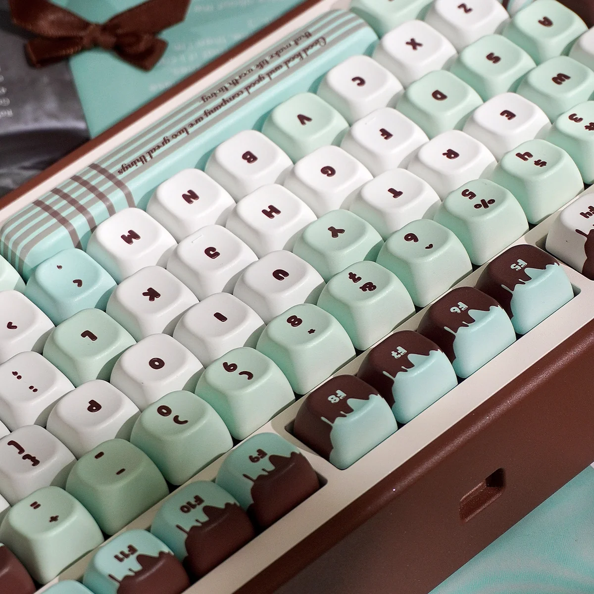 Premium PBT dye-sub mint chocolate keycaps set, featuring refreshing mint green and rich chocolate brown from a unique angle, evoking a sweet dessert.