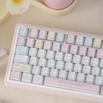 Puppy Folded Shadow geometric PBT keycap set. Side-engraved whimsical puppy motifs refract light, highlighting artistic modern angularity.