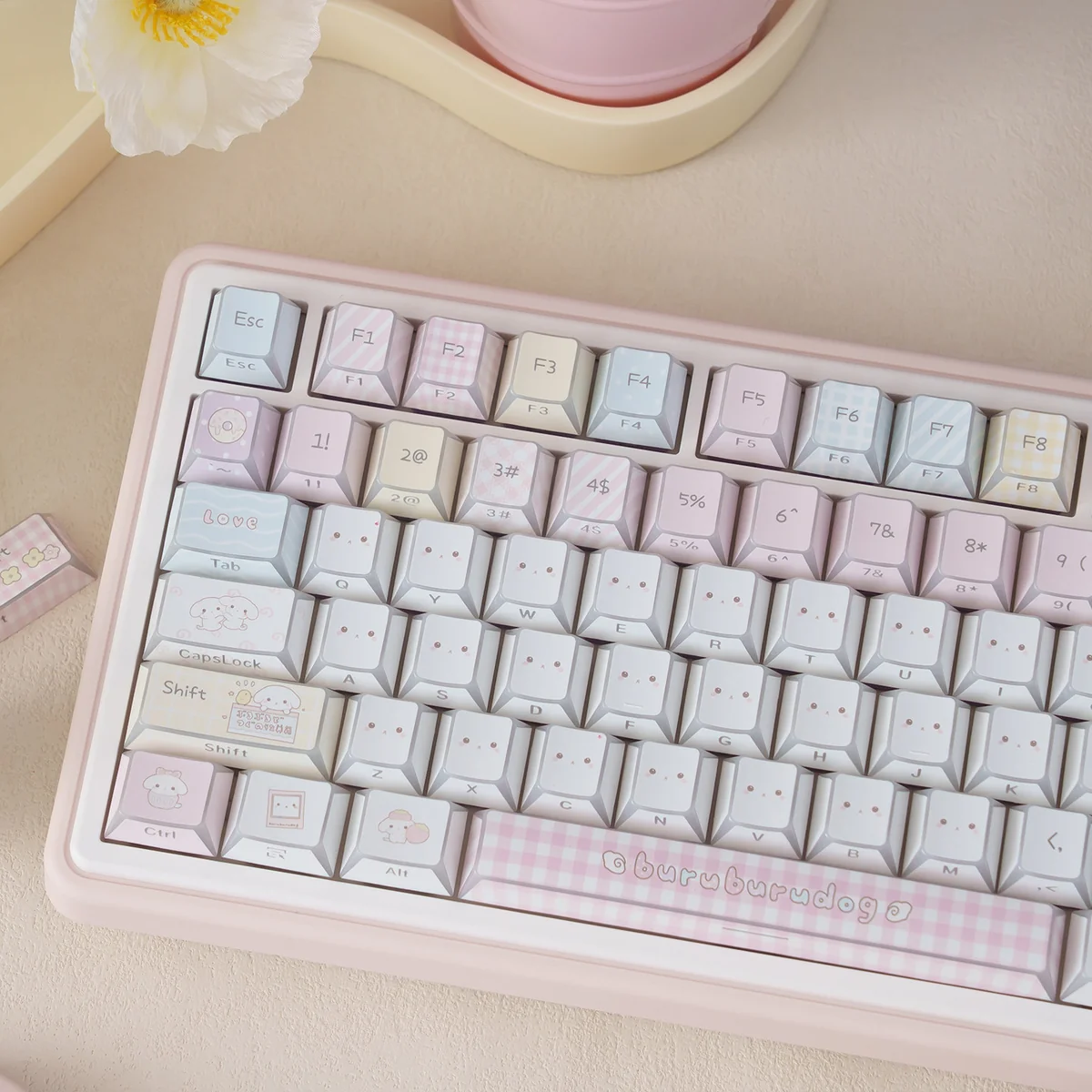 Puppy Folded Shadow geometric PBT keycap set. Side-engraved whimsical puppy motifs refract light, highlighting artistic modern angularity.