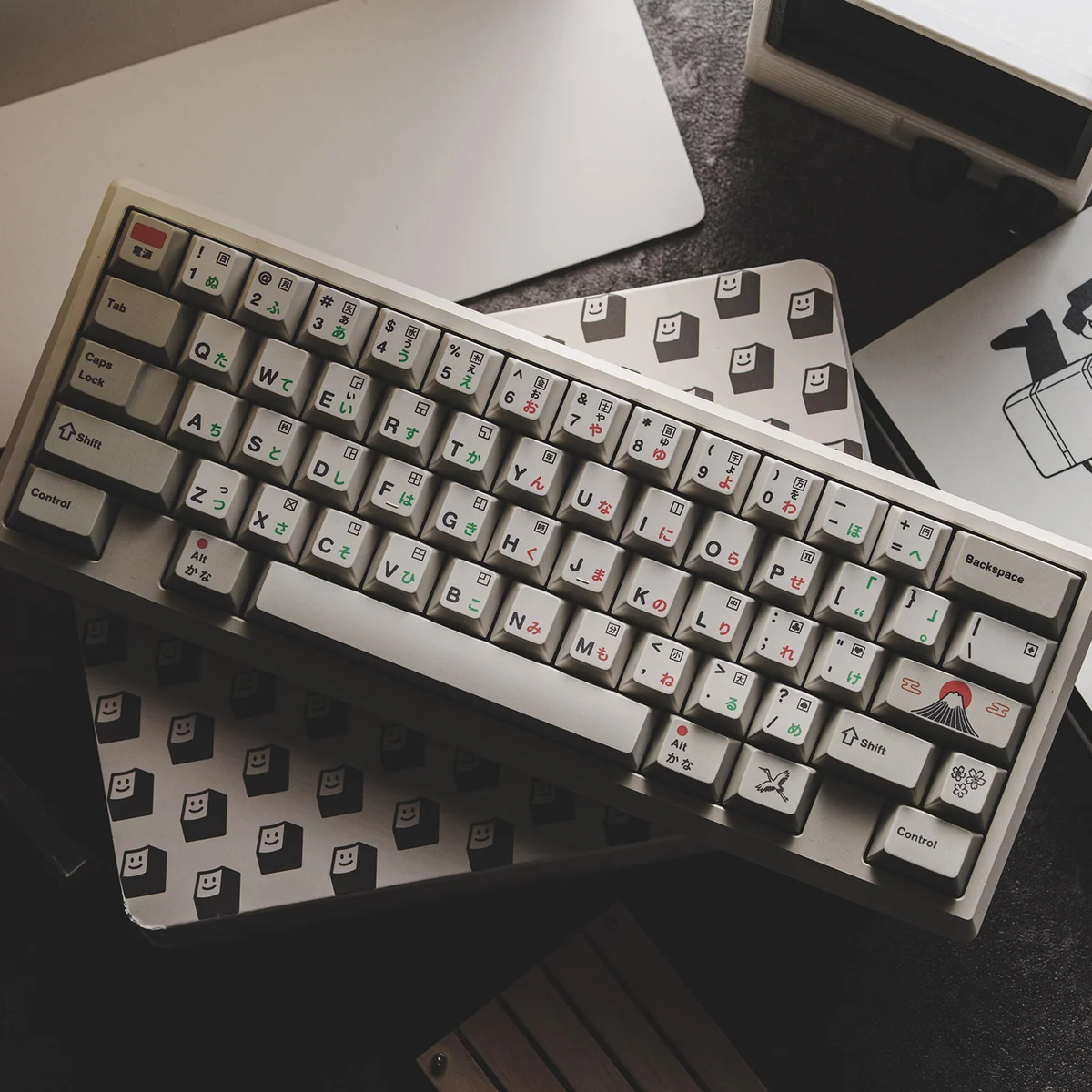Full set of Retro Japanese Keycaps set FS4000 in vintage PBT, showcasing authentic 90s aesthetic with unique legends.