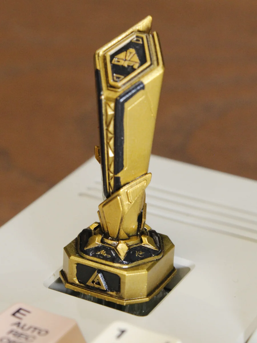This handcrafted Delta Force trophy artisan resin keycap is shown from a distinct angle, revealing its intricate military details and rugged premium.