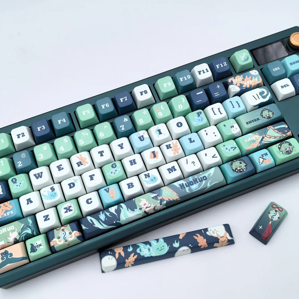 An angled view of the exclusive Huohuo Keycap Set for Honkai Star Rail, revealing the playful spectral charm and vibrant anime art on multiple unique angles.