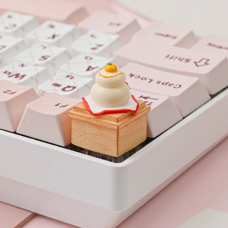 Artistic handcrafted Kagami Mochi keycap, capturing its festive stacked mochi design and symbolic orange accent in a detailed side view.