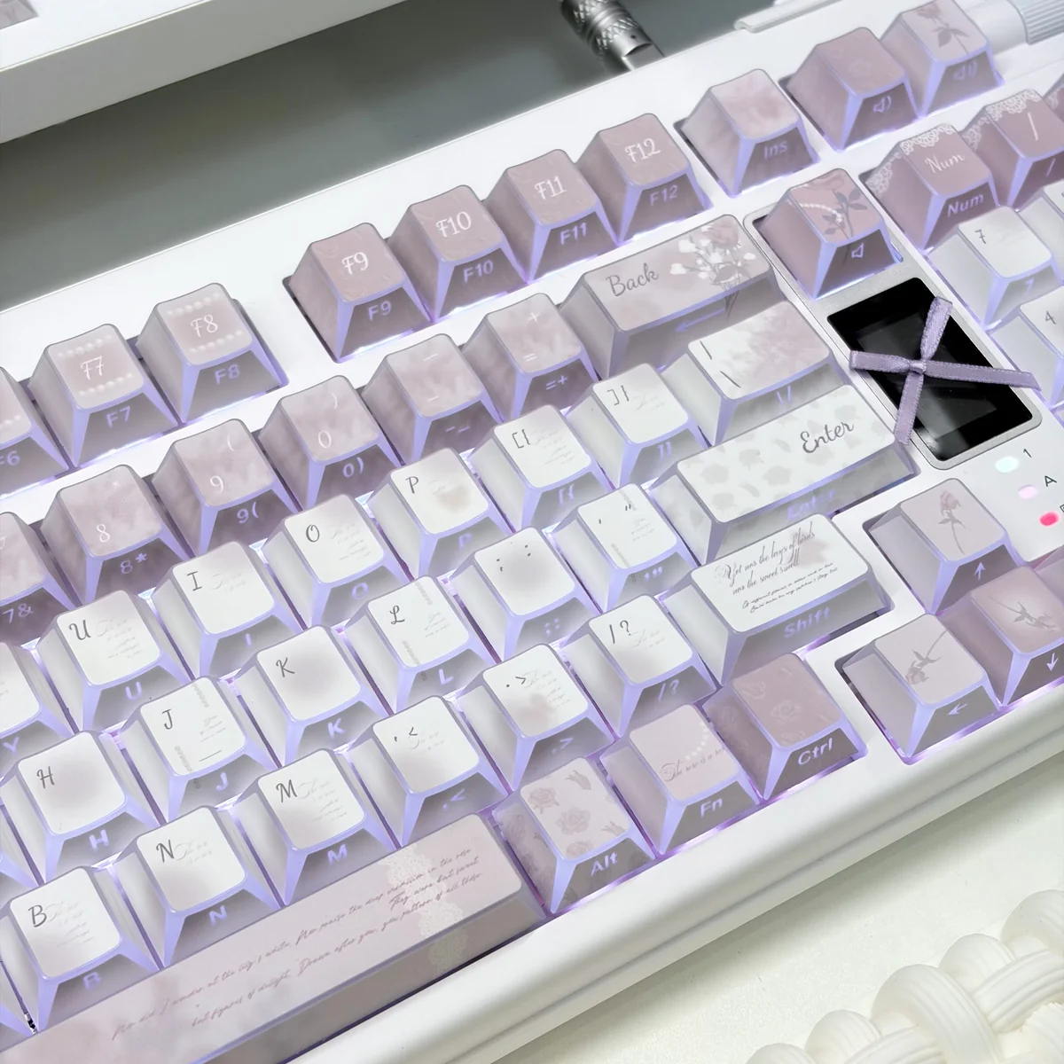 Vintage Rose PBT Keycap Set: durable PBT with subtle side-printed legends. Soft hues, artistic vintage rose garden aesthetic.