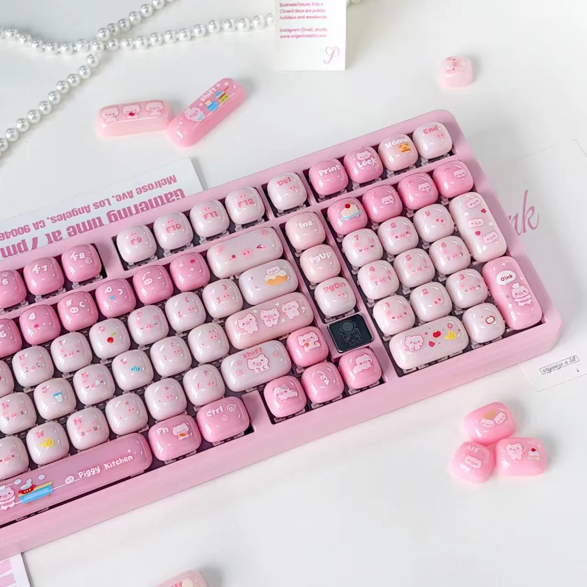 Playful pig gummy MOG keycaps, featuring an adorable pastel design on an RS108 keyboard with Moon White switches, perfectly embodies a whimsical candy design.