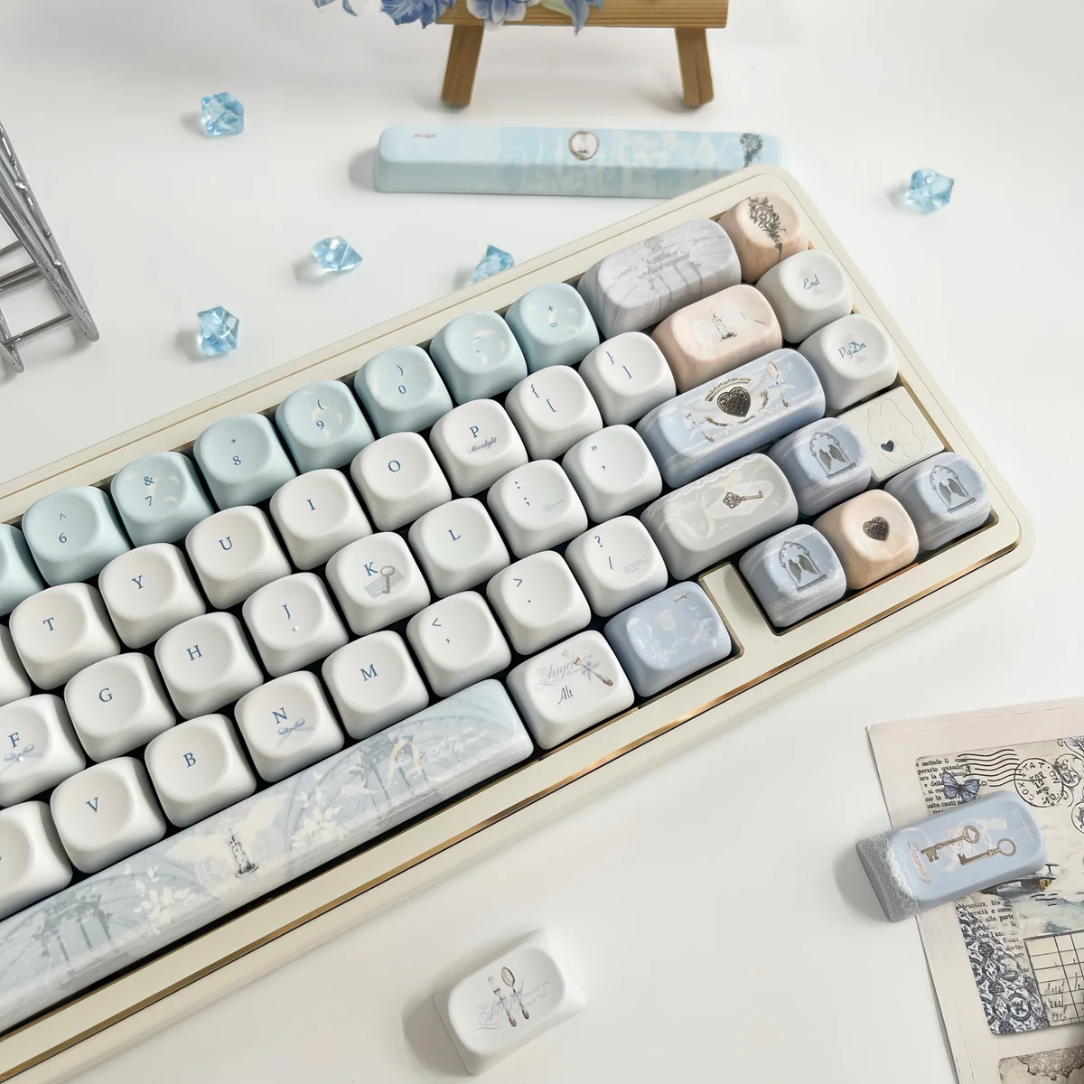 Sacred Feather Prayer MOA Keycap Set: Ethereal MOA dye-sub set, featuring delicate feather motifs and soft celestial accents. Inspires a peaceful, artistic keyboard.