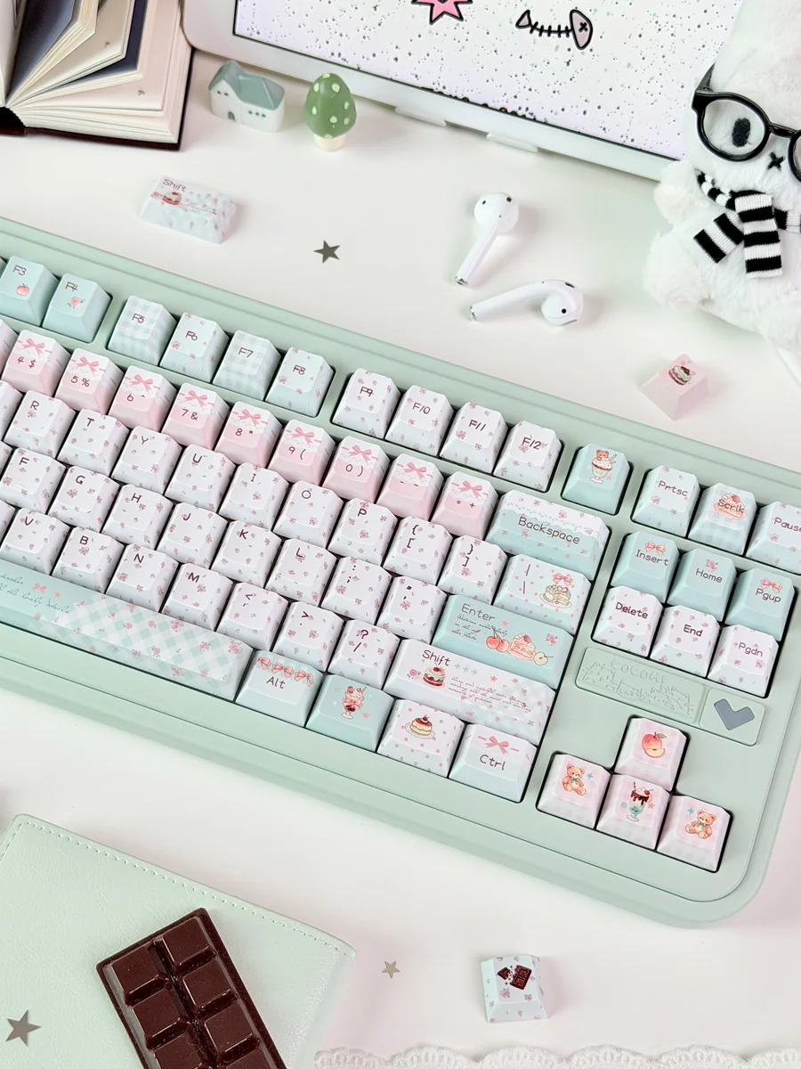 Whimsical PBT dye-sub bear keycaps from the Honey Blossom set, featuring charming bears, delicate flowers, and honey in soft hues.