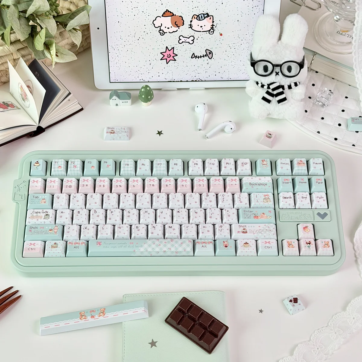Whimsical PBT dye-sub Bear Keycaps Set, showcasing charming honey bears and delicate blossom flowers in soft, inviting hues.