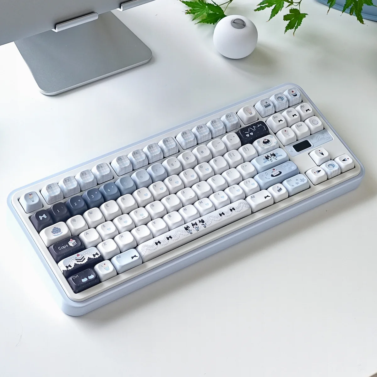 Whimsical FOA Little Cat Baker PBT dye-sub keycap set (145 keys) in a charming box, showing playful feline bakers.