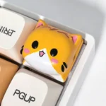 Artistic close-up of the FMA Kitten artisan keycap, showcasing its exclusive armored cat motif and intricate Fullmetal Alchemist resin details.