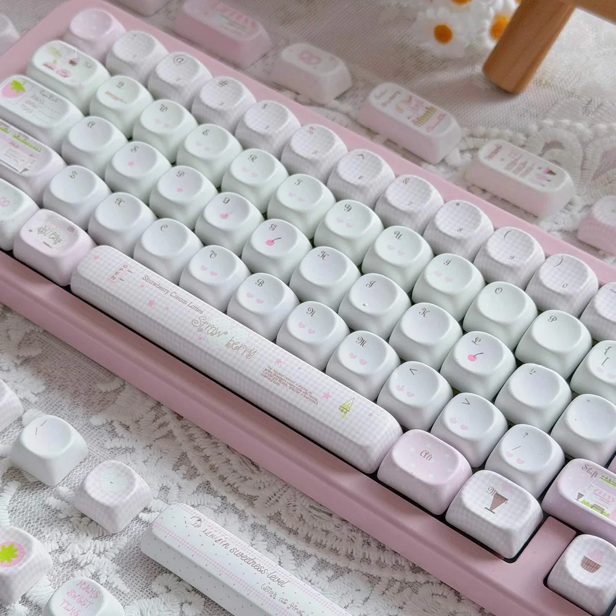 Explore multiple angles of these adorable pink Ice Cream Shop Keycaps, featuring whimsical dessert motifs, a smooth MOA profile, and durable PBT material.
